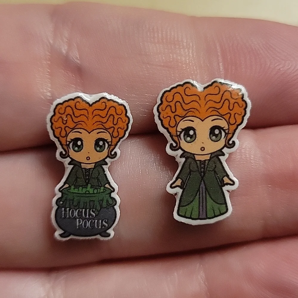 Winifred Sanderson Stud Earrings, mismatched - Picture 7 of 8